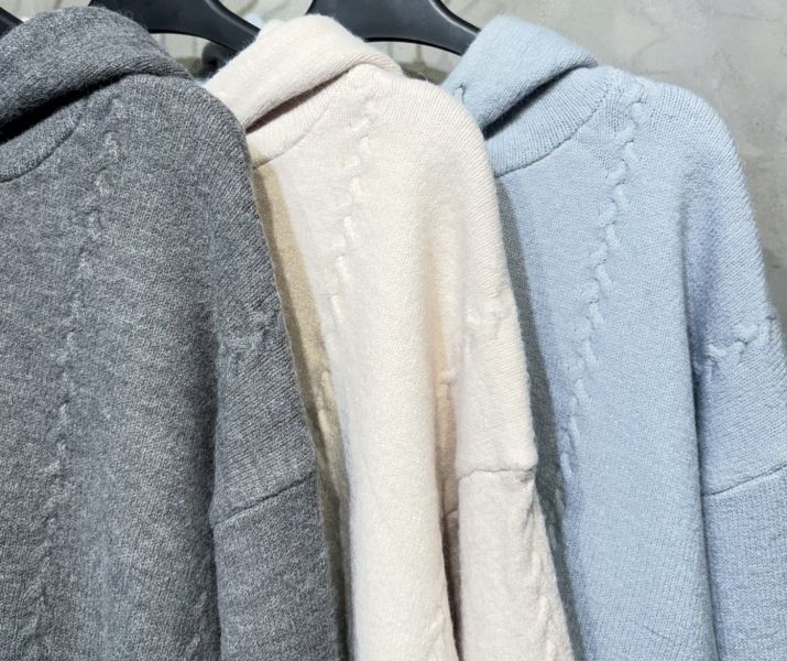 ZinD [ 柔柔 麻花編飾彈性連帽針織 ] 3色 2601021 shihslica ZinD,zind,ZD,zooindrawer,zoo in drawer,抽屜動物園,丹寧,牛仔外套,外套富翁,洋裝,韓國襪子,年終慶,雙11,雙12,黑五,週年慶,合購價,自訂款