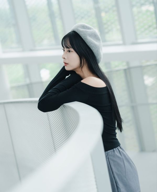 Z in D [ 斜領單露肩彈性合身上衣 ] 3色 2509233 (shihslica) ZinD,zind,ZD,zooindrawer,zoo in drawer,抽屜動物園,丹寧,牛仔外套,外套富翁,洋裝