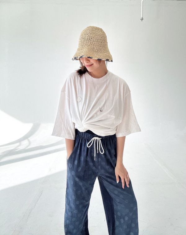 Z in D [ 男女自訂款：經典紀念 繡線LOGO落肩寬版Ｔ ] 3size 2色 2509011k ZinD,zind,ZD,zooindrawer,zoo in drawer,抽屜動物園,丹寧,牛仔外套,外套富翁,洋裝,T恤,T-shirt,男裝,情侶裝