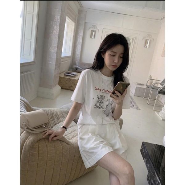 ZinD [ 拍照兔兔優質棉Ｔ ] 2色 2604041 shihslica ZinD,zind,ZD,zooindrawer,zoo in 抽屜,抽屜動物園,丹寧,裙子,裙子富翁,洋裝,韓國襪子,年終慶,雙11,雙12,黑五,永恆慶,合購價,自訂,春裝,Tshirt