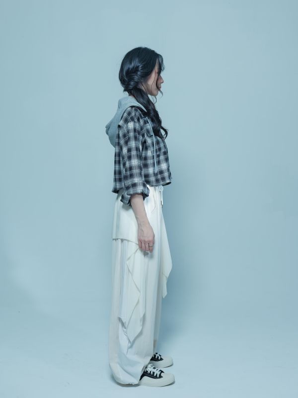 ZinD [ SALE 正韓品牌：雪紡波浪邊拼接輕盈寬褲 ] 奶油米白 2606041 ZinD,zind,ZD,zooindrawer,zoo in 抽屜,動物園,丹寧,外套,外套富翁,洋裝,韓國襪子,年終慶,雙11,雙12,黑五,百搭,合購價,自訂,春裝,Tshirt,首爾
