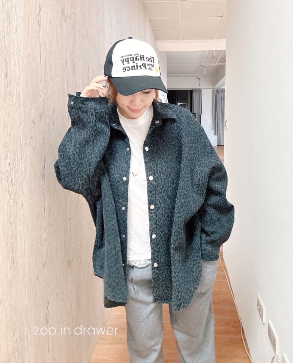 ZinD [ 水洗小豹紋內絨毛襯衫外套 ] 炭灰 2511293 (shihslica) ZinD,zind,ZD,zooindrawer,zoo in drawer,抽屜動物園,丹寧,牛仔外套,外套富翁,洋裝,韓國襪子