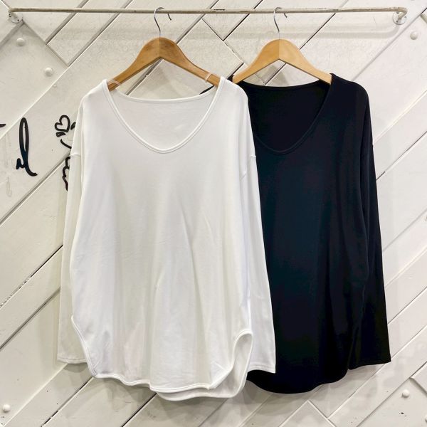 ZinD [ 大Ｕ領內磨毛側開衩美頸素Ｔ ] 2色 2511292 (shihslica) ZinD,zind,ZD,zooindrawer,zoo in drawer,抽屜動物園,丹寧,牛仔外套,外套富翁,洋裝,韓國襪子