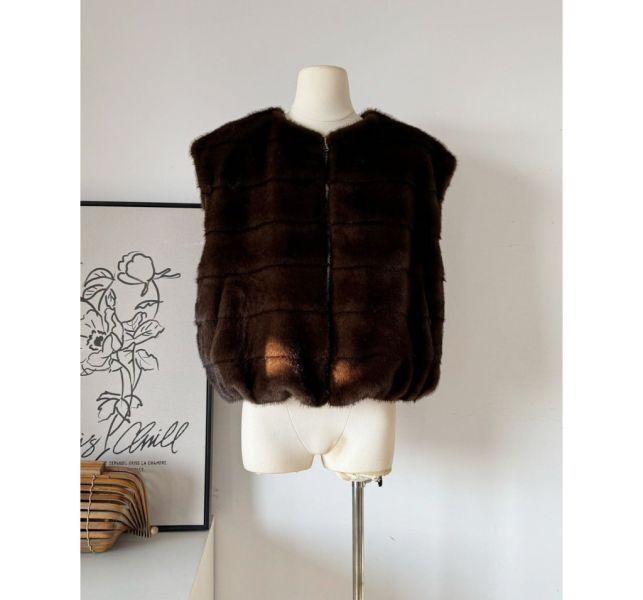 ZinD [ 雙面穿：內絨毛輕盈菱格連帽暖背心 ] 軍綠 2512231 shihslica ZinD,zind,ZD,zooindrawer,zoo in drawer,抽屜動物園,丹寧,牛仔外套,外套富翁,洋裝,韓國襪子,年終慶,雙11,雙12,黑五,週年慶,合購價,自訂款