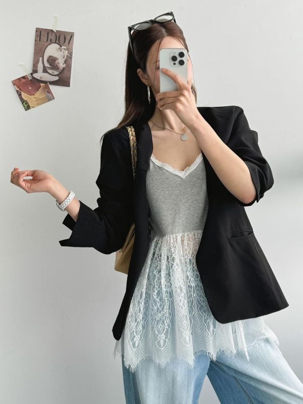 ZinD [ 大V領彈性蕾絲襬背心 ] 3色 2604292 ZinD,zind,ZD,zooindrawer,zoo in 抽屜,動物園,丹寧,外套,外套富翁,洋裝,韓國襪子,年終慶,雙11,雙12,黑五,百搭,合購價,自訂,春裝,Tshirt,首爾