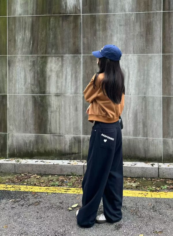 ZinD [ 後口袋文字混毛寬管休閒褲 ] 2色2尺寸 2511194 