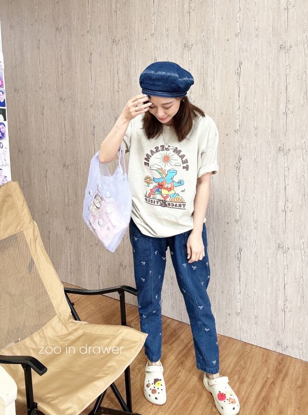 Z in D [ 怪獸馬拉松復古質感涼感棉T ] 灰杏 2507166 (shihslica) ZinD,zind,ZD,zooindrawer,zoo in drawer,抽屜動物園,丹寧,牛仔外套,外套富翁,洋裝