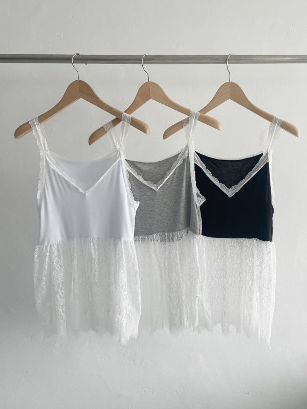 ZinD [ 大V領彈性蕾絲襬背心 ] 3色 2604292 ZinD,zind,ZD,zooindrawer,zoo in 抽屜,動物園,丹寧,外套,外套富翁,洋裝,韓國襪子,年終慶,雙11,雙12,黑五,百搭,合購價,自訂,春裝,Tshirt,首爾