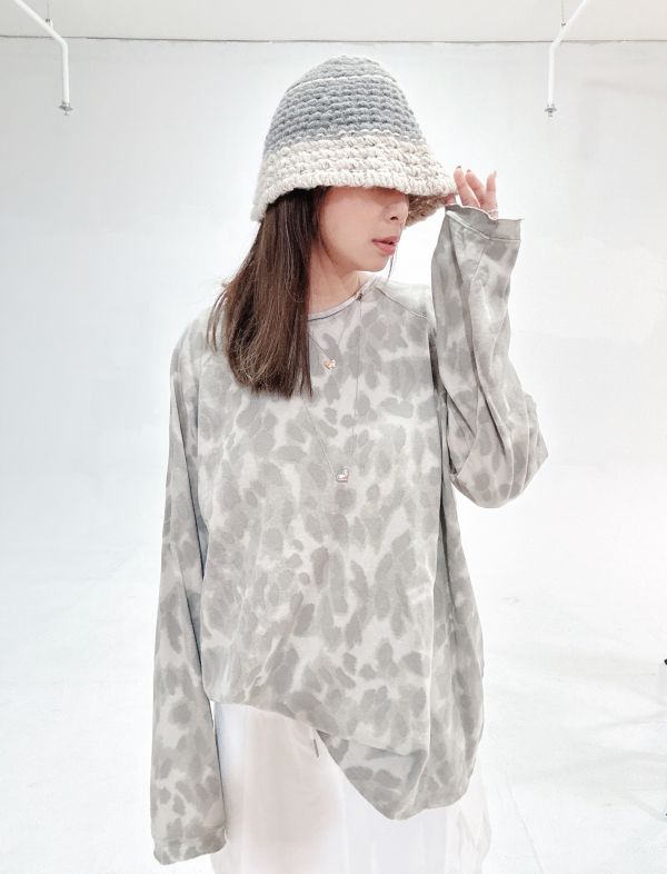 ZinD [ 暈染小豹紋中厚度棉Ｔ恤 ] 2色 2511131 ZinD,zind,ZD,zooindrawer,zoo in drawer,抽屜動物園,丹寧,牛仔外套,外套富翁,洋裝,韓國襪子