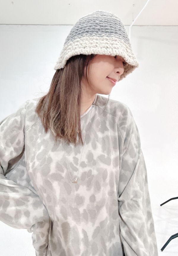 ZinD [ 暈染小豹紋中厚度棉Ｔ恤 ] 2色 2511131 ZinD,zind,ZD,zooindrawer,zoo in drawer,抽屜動物園,丹寧,牛仔外套,外套富翁,洋裝,韓國襪子