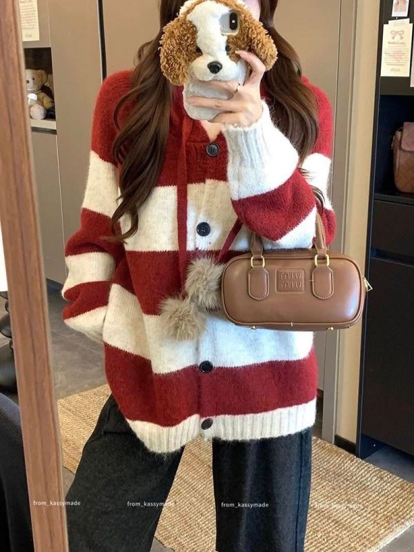 ZinD [ 毛毛球雙色彈性針織帽外套 ] 2色 2601022 shihslica ZinD,zind,ZD,zooindrawer,zoo in drawer,抽屜動物園,丹寧,牛仔外套,外套富翁,洋裝,韓國襪子,年終慶,雙11,雙12,黑五,週年慶,合購價,自訂款