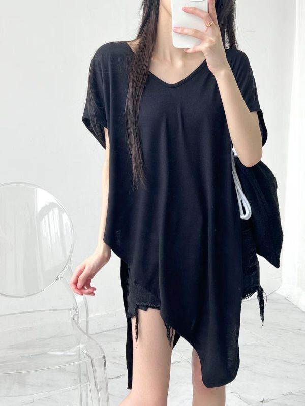 ZinD [ 斜切剪裁大U領薄Ｔ ] 2色 2604171 shihslica ZinD,zind,ZD,zooindrawer,zoo in 抽屜,動物園,丹寧,外套,外套富翁,洋裝,韓國襪子,年終慶,雙11,雙12,黑五,百搭,合購價,自訂,春裝,Tshirt,首爾