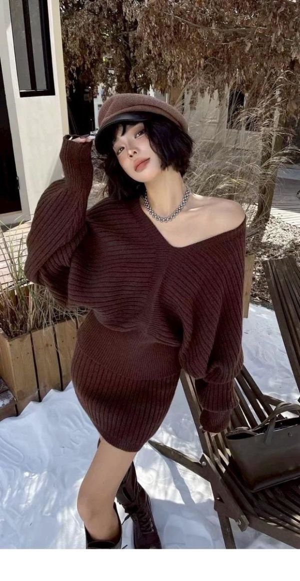 ZinD [ 針織套裝：寬V領美肩上衣+短裙 ] 3色 2512211 shihslica 