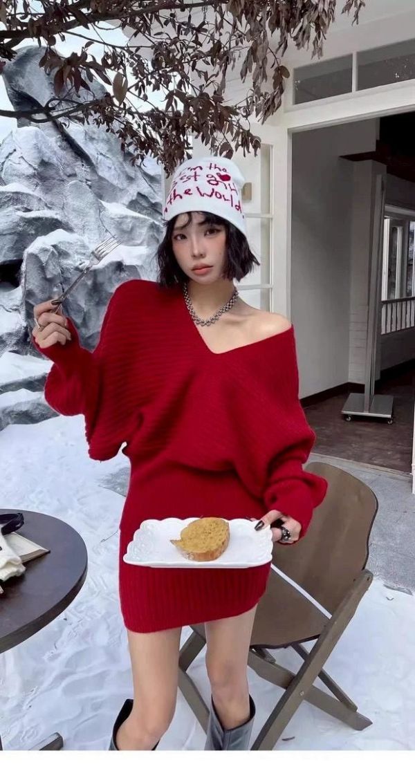 ZinD [ 針織套裝：寬V領美肩上衣+短裙 ] 3色 2512211 shihslica 