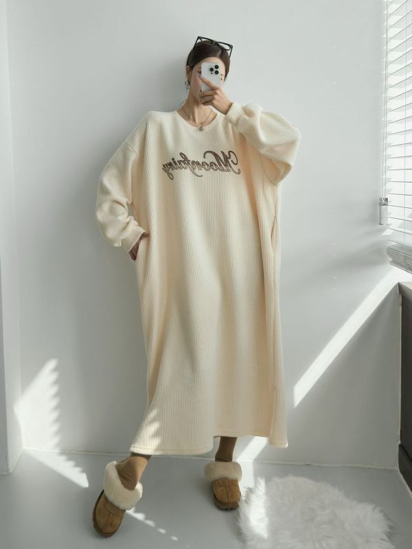 ZinD [ 漸層英文系坑條連身寬Ｔ] 3色 2511223 ZinD,zind,ZD,zooindrawer,zoo in drawer,抽屜動物園,丹寧,牛仔外套,外套富翁,洋裝,韓國襪子