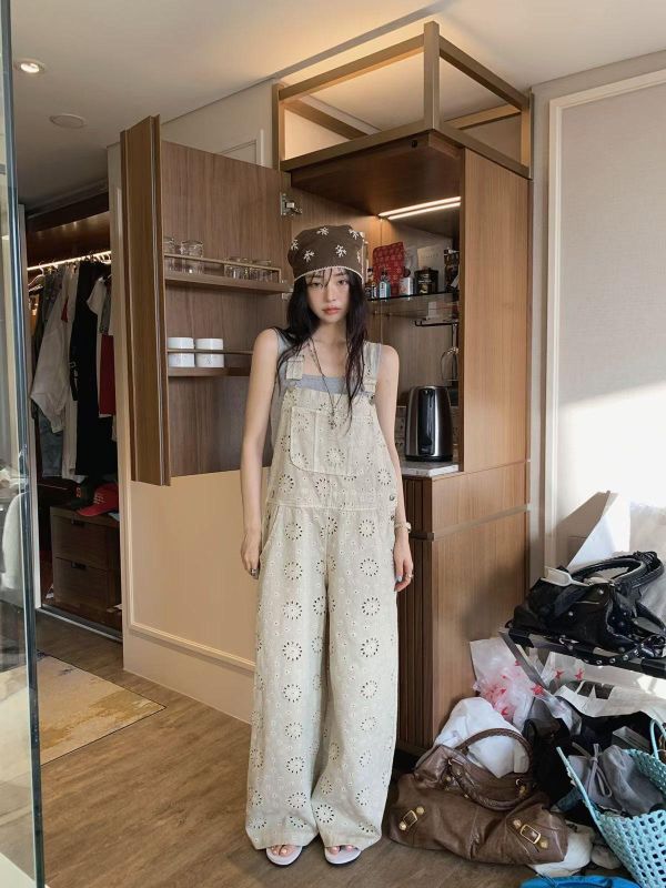 ZinD [ 燒花蕾絲高質感清新吊帶褲 ] 米杏 2605011 ZinD,zind,ZD,zooindrawer,zoo in 抽屜,動物園,丹寧,外套,外套富翁,洋裝,韓國襪子,年終慶,雙11,雙12,黑五,百搭,合購價,自訂,春裝,Tshirt,首爾