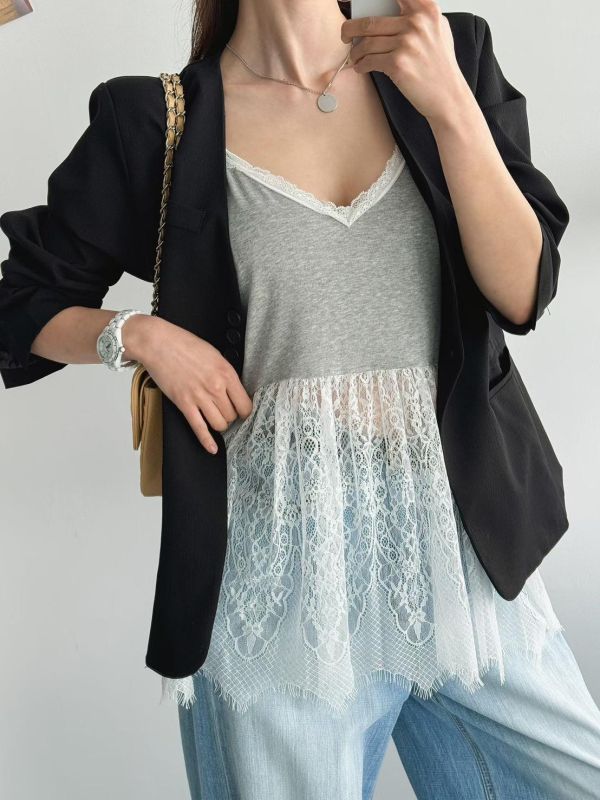 ZinD [ 大V領彈性蕾絲襬背心 ] 3色 2604292 ZinD,zind,ZD,zooindrawer,zoo in 抽屜,動物園,丹寧,外套,外套富翁,洋裝,韓國襪子,年終慶,雙11,雙12,黑五,百搭,合購價,自訂,春裝,Tshirt,首爾