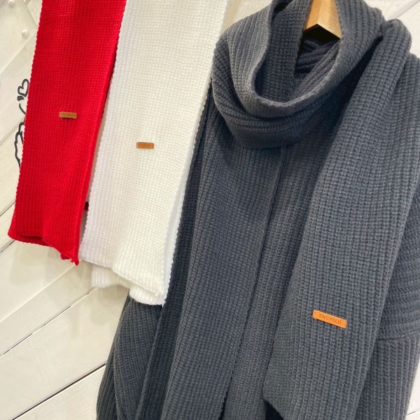 ZinD [ 套裝3件組：粗針寬毛衣+短裙+圍巾 ] 3色 2512221 ZinD,zind,ZD,zooindrawer,zoo in drawer,抽屜動物園,丹寧,牛仔外套,外套富翁,洋裝,韓國襪子,年終慶,雙11,雙12,黑五,週年慶,合購價,自訂款