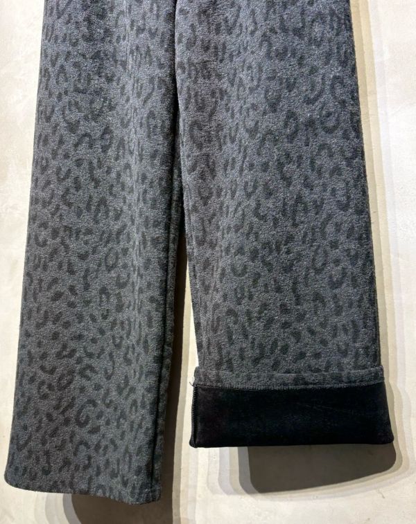 ZinD [ 豹紋內刷細絨休閒褲 ] 百搭炭灰 2512121 (shihslica) ZinD,zind,ZD,zooindrawer,zoo in drawer,抽屜動物園,丹寧,牛仔外套,外套富翁,洋裝,韓國襪子,年終慶,雙11,雙12,黑五,週年慶,合購價,自訂款,豹紋