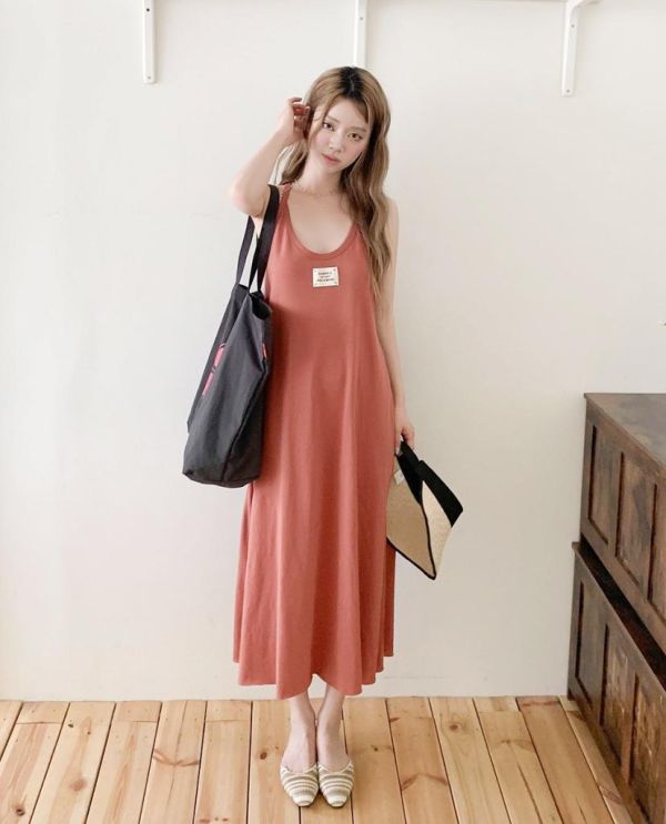 ZinD [ 小標籤大U美背挖領休閒洋裝 ] 3色 2607032 ZinD,zind,ZD,zooindrawer,zoo in 抽屜,動物園,丹寧,裙子,裙子富翁,洋裝,韓國襪子,年終慶,雙11,雙12,黑五,百搭,合購價,自訂,春裝,T卹,首爾