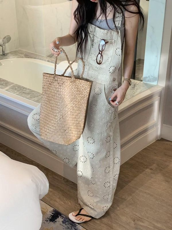 ZinD [ 燒花蕾絲高質感清新吊帶褲 ] 米杏 2605011 ZinD,zind,ZD,zooindrawer,zoo in 抽屜,動物園,丹寧,外套,外套富翁,洋裝,韓國襪子,年終慶,雙11,雙12,黑五,百搭,合購價,自訂,春裝,Tshirt,首爾