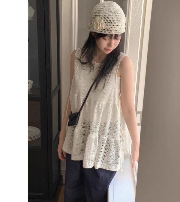 ZinD [ 簍空感清甜緹花背心 ] 杏 2604201 shihslica ZinD,zind,ZD,zooindrawer,zoo in 抽屜,動物園,丹寧,外套,外套富翁,洋裝,韓國襪子,年終慶,雙11,雙12,黑五,百搭,合購價,自訂,春裝,Tshirt,首爾