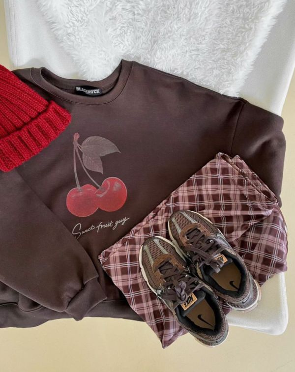 Z in D [ 清新櫻桃摩毛大學Ｔ大學Ｔ ] 3色 2510221 ZinD,zind,ZD,zooindrawer,zoo in drawer,抽屜動物園,丹寧,牛仔外套,外套富翁,洋裝,韓國襪子