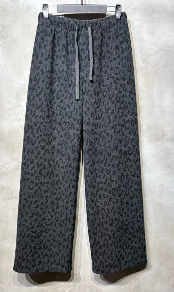 ZinD [ 豹紋內刷細絨休閒褲 ] 百搭炭灰 2512121 (shihslica) ZinD,zind,ZD,zooindrawer,zoo in drawer,抽屜動物園,丹寧,牛仔外套,外套富翁,洋裝,韓國襪子,年終慶,雙11,雙12,黑五,週年慶,合購價,自訂款,豹紋