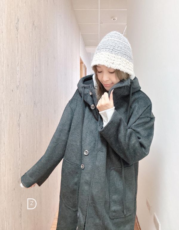 ZinD [ 大圓釦立體連帽領毛呢長大衣 ] 炭黑 2603011 shihslica 
