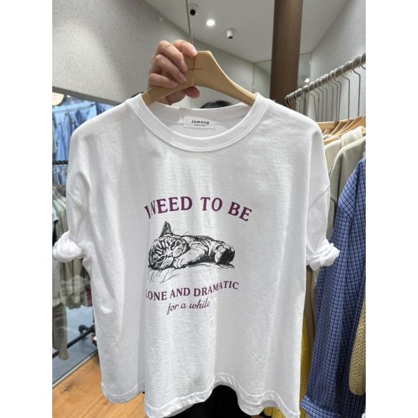 ZinD [ 貓奴必須慵懶小貓咪質感棉Ｔ ] 3色 203262 shihslica ZinD,zind,ZD,zooindrawer,zoo in 抽屜,抽屜動物園,丹寧,裙子,裙子富翁,洋裝,韓國襪子,年終慶,雙11,雙12,黑五,永恆慶,合購價,自訂,春裝,Tshirt,貓奴