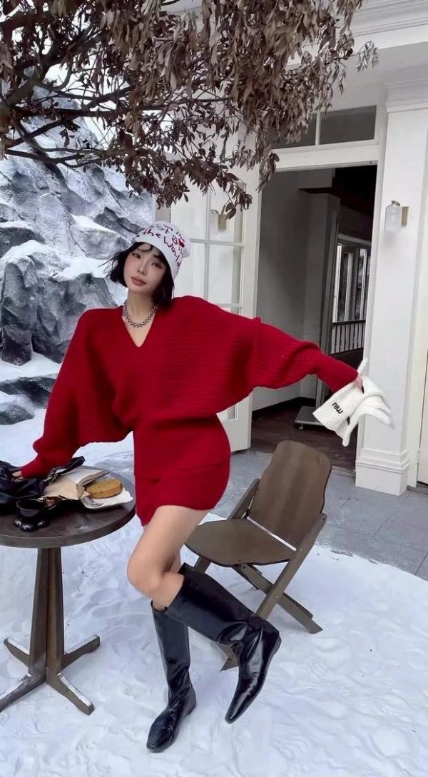 ZinD [ 針織套裝：寬V領美肩上衣+短裙 ] 3色 2512211 shihslica 