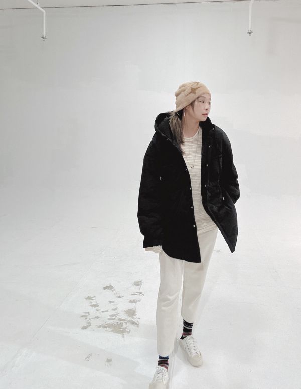 ZinD [ 輕盈連帽前口袋鋪棉外套 ] 經典黑 2601151 （shihslica) ZinD,zind,ZD,zooindrawer,zoo in drawer,抽屜動物園,丹寧,牛仔外套,外套富翁,洋裝,韓國襪子,年終慶,雙11,雙12,黑五,週年慶,合購價,自訂款,shihslica