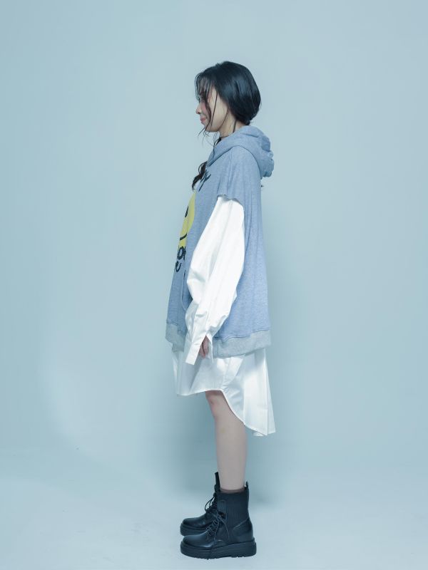 ZinD [ SALE 家蓁穿著款：經典大微笑休閒連帽短袖Ｔ ] 2色 2608275 ZinD,zind,ZD,zooindrawer,zoo in 抽屜,動物園,丹寧,外套,外套富翁,洋裝,韓國襪子,年終慶,雙11,雙12,黑五,百搭,合購價,自訂,春裝,Tshirt,首爾