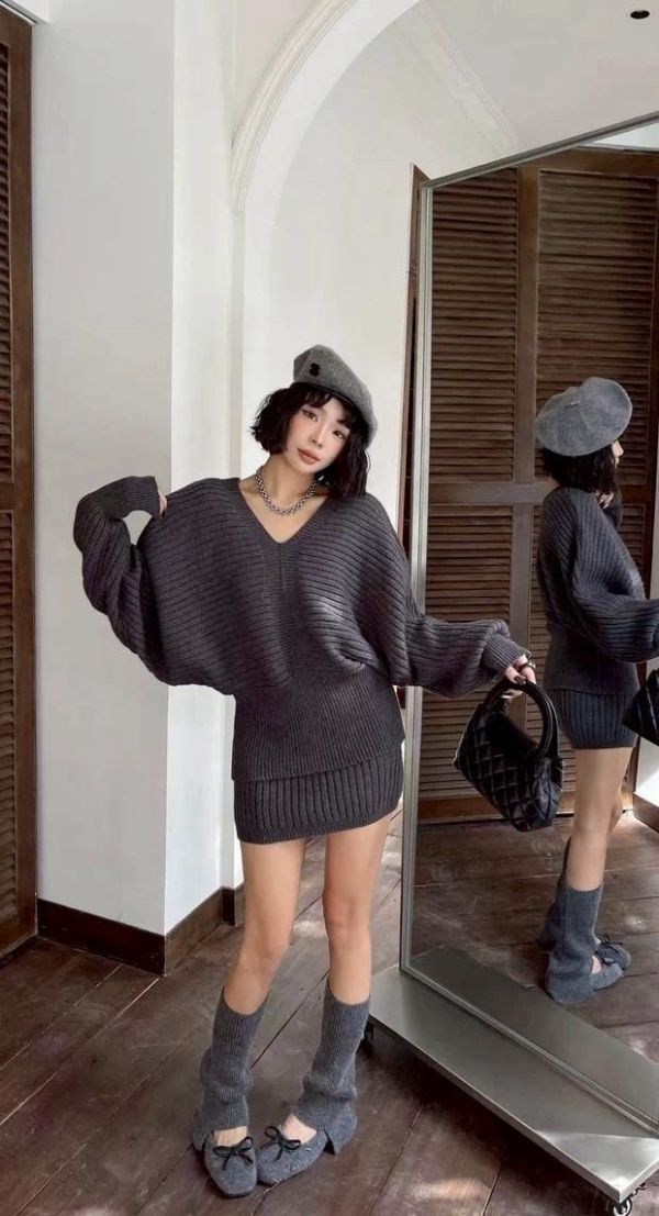 ZinD [ 針織套裝：寬V領美肩上衣+短裙 ] 3色 2512211 shihslica 