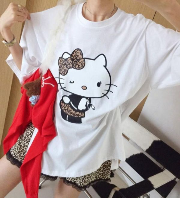 ZinD [ 豹紋凱蒂 好評再版 薄棉Ｔ ] 2色 2604203 ZinD,zind,ZD,zooindrawer,zoo in 抽屜,抽屜動物園,丹寧,裙子,裙子富翁,洋裝,韓國襪子,年終慶,雙11,雙12,黑五,永恆慶,合購價,自訂,春裝,Tshirt