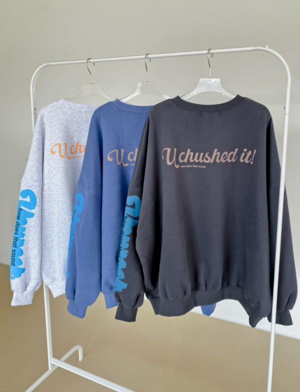 Z in D [ 莫蘭迪愛心文字簡約摩毛大學Ｔ ] 3色 2511041 (shihslica) ZinD,zind,ZD,zooindrawer,zoo in drawer,抽屜動物園,丹寧,牛仔外套,外套富翁,洋裝,韓國襪子