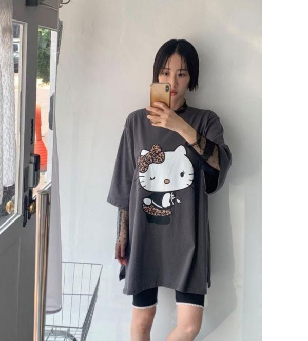 ZinD [ 豹紋凱蒂 好評再版 薄棉Ｔ ] 2色 2604203 ZinD,zind,ZD,zooindrawer,zoo in 抽屜,抽屜動物園,丹寧,裙子,裙子富翁,洋裝,韓國襪子,年終慶,雙11,雙12,黑五,永恆慶,合購價,自訂,春裝,Tshirt