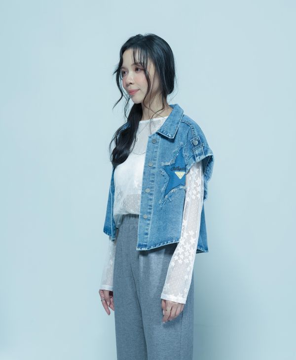 ZinD [ SALE 大顆星星蓋袖丹寧背心外套 ] 2605045 ZinD,zind,ZD,zooindrawer,zoo in 抽屜,動物園,丹寧,外套,外套富翁,洋裝,韓國襪子,年終慶,雙11,雙12,黑五,百搭,合購價,自訂,春裝,Tshirt,首爾,正韓,套裝