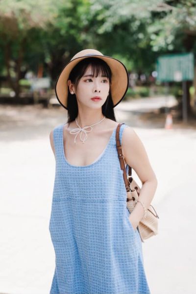 Z in D [ Mei穿著款：小香風緹花丹寧Ｕ領短洋裝 ] 2色 2505165 (shihslica) ZinD,zind,ZD,zooindrawer,zoo in drawer,抽屜動物園,丹寧,牛仔外套,外套富翁,洋裝