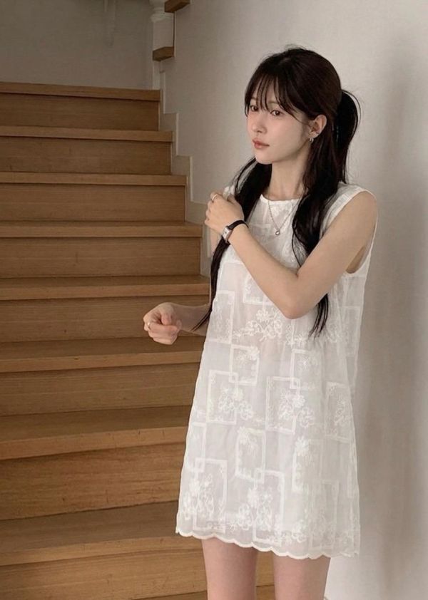 ZinD [ 刺繡蕾絲緹花長版背心 ] 2色 2604204 ZinD,zind,ZD,zooindrawer,zoo in 抽屜,動物園,丹寧,外套,外套富翁,洋裝,韓國襪子,年終慶,雙11,雙12,黑五,百搭,合購價,自訂,春裝,Tshirt,首爾