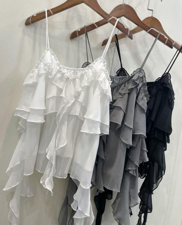 ZinD [ 波浪雪紡細肩浪漫背心 ] 3色 2604301 ZinD,zind,ZD,zooindrawer,zoo in 抽屜,動物園,丹寧,外套,外套富翁,洋裝,韓國襪子,年終慶,雙11,雙12,黑五,百搭,合購價,自訂,春裝,Tshirt,首爾