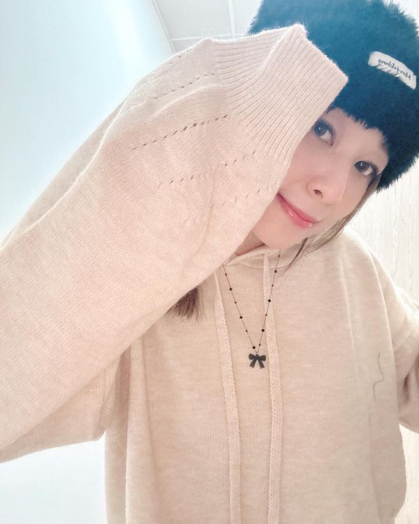 ZinD [ 套裝：彈性針織連帽Ｔ＋秀氣窄身裙 ] 3色 2512192  shihslica ZinD,zind,ZD,zooindrawer,zoo in drawer,抽屜動物園,丹寧,牛仔外套,外套富翁,洋裝,韓國襪子,年終慶,雙11,雙12,黑五,週年慶,合購價,自訂款