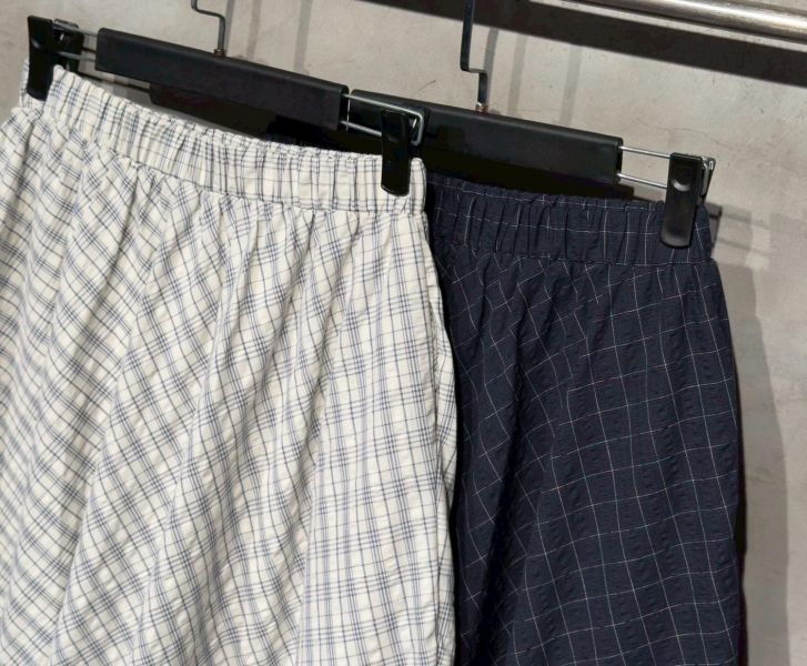 ZinD [ 恬靜格子斜剪裁花苞裙 ] 2色 2604175 shihslica ZinD,zind,ZD,zooindrawer,zoo in 抽屜,動物園,丹寧,外套,外套富翁,洋裝,韓國襪子,年終慶,雙11,雙12,黑五,百搭,合購價,自訂,春裝,Tshirt,首爾