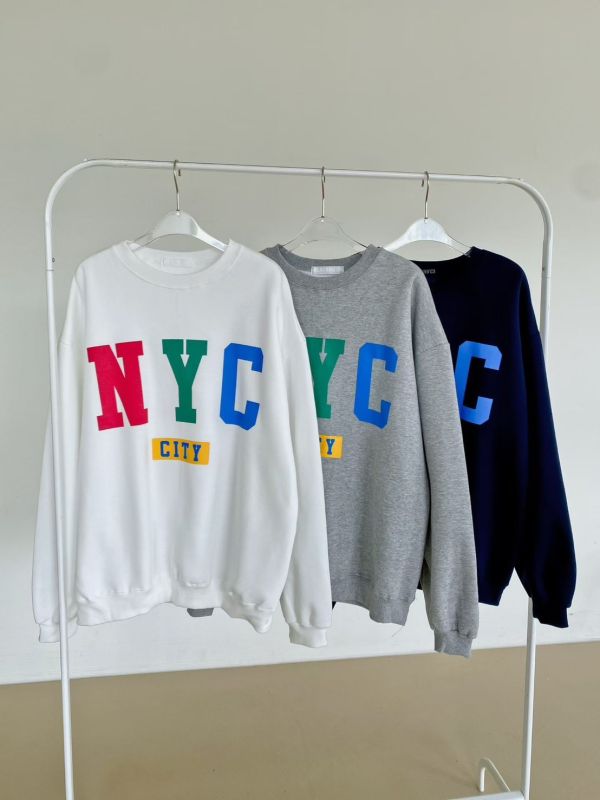 ZinD [ 彩字NYC內刷毛大學Ｔ ] 3色 2511192 ZinD,zind,ZD,zooindrawer,zoo in drawer,抽屜動物園,丹寧,牛仔外套,外套富翁,洋裝,韓國襪子