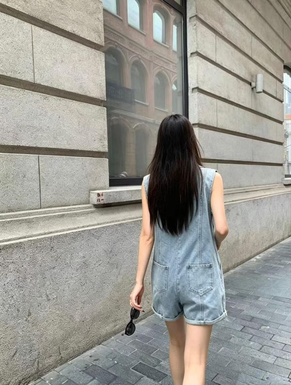 ZinD [ 簡約圓領口袋丹寧連身短褲 ] 淺藍單寧 2606129 ZinD,zind,ZD,zooindrawer,zoo in 抽屜,動物園,丹寧,外套,外套富翁,洋裝,韓國襪子,年終慶,雙11,雙12,黑五,百搭,合購價,自訂,春裝,Tshirt,首爾