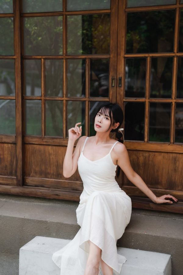 Z in D [ Mei穿著款：雙層異材質斜襬細肩優美洋裝 ] 米杏 2508231 (shihslica) 
