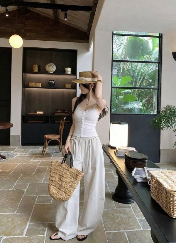 ZinD [ 拼接蕾絲排扣氣質小背心 ] 3色 2604141 ZinD,zind,ZD,zooindrawer,zoo in 抽屜,抽屜動物園,丹寧,裙子,裙子富翁,洋裝,韓國襪子,年終慶,雙11,雙12,黑五,永恆慶,合購價,自訂,春裝,Tshirt