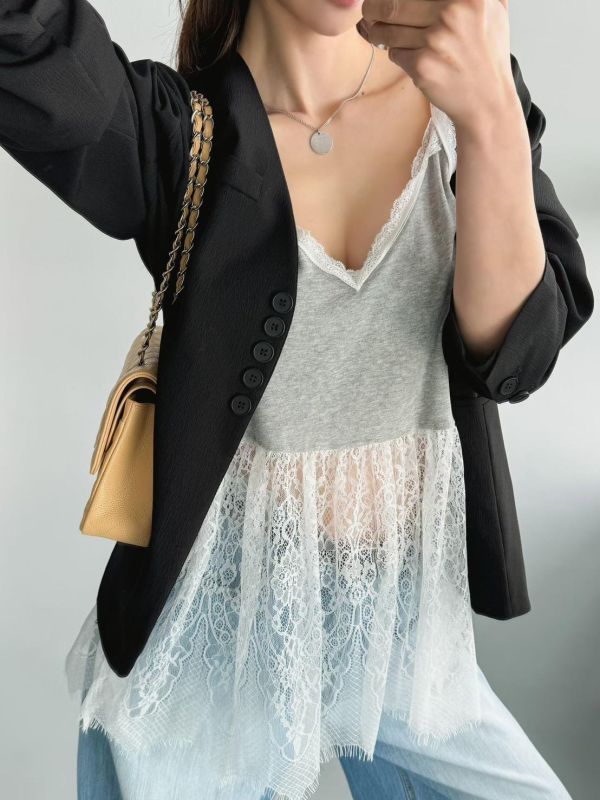 ZinD [ 大V領彈性蕾絲襬背心 ] 3色 2604292 ZinD,zind,ZD,zooindrawer,zoo in 抽屜,動物園,丹寧,外套,外套富翁,洋裝,韓國襪子,年終慶,雙11,雙12,黑五,百搭,合購價,自訂,春裝,Tshirt,首爾