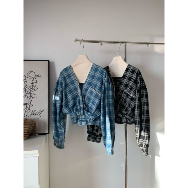 ZinD [ 大Ｖ領開襟排扣格子造型衫 ] 2色 2512263 ZinD,zind,ZD,zooindrawer,zoo in drawer,抽屜動物園,丹寧,牛仔外套,外套富翁,洋裝,韓國襪子,年終慶,雙11,雙12,黑五,週年慶,合購價,自訂款