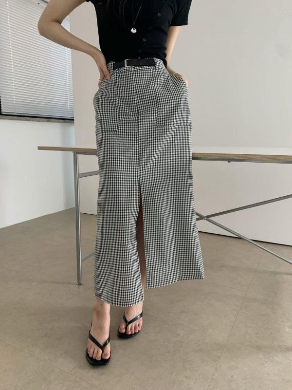 ZinD [ 本季定番！黑白小格前開衩修長窄身裙 ] 2604302 ZinD,zind,ZD,zooindrawer,zoo in 抽屜,動物園,丹寧,外套,外套富翁,洋裝,韓國襪子,年終慶,雙11,雙12,黑五,百搭,合購價,自訂,春裝,Tshirt,首爾